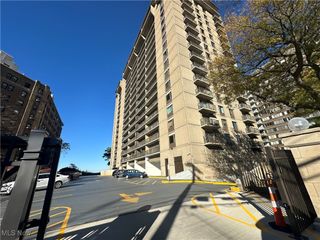 12500 Edgewater Drive, Lakewood, OH 44107