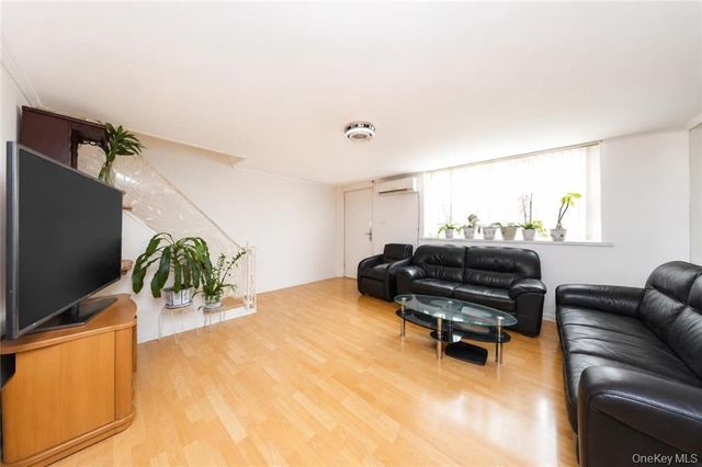 2007 E 28th Street, Brooklyn, NY 11229