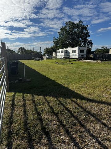 2226 Avenue L, Dickinson, TX 77539