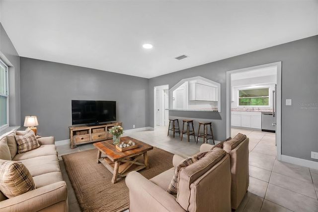 308 S KINGSWAY ROAD, Seffner, FL 33584
