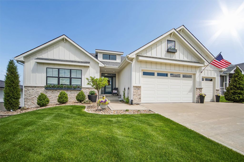 1706 Peaceful Circle, Norwalk, IA 50211