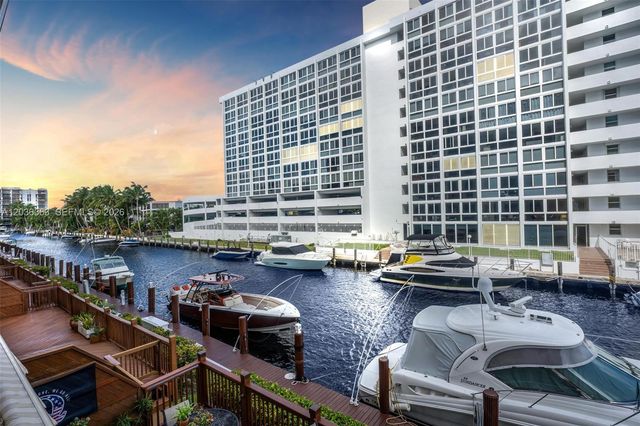 3100 NE 48th St 212, Fort Lauderdale, FL 33308
