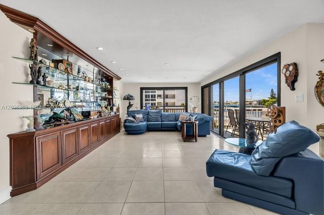 3100 NE 48th St 212, Fort Lauderdale, FL 33308