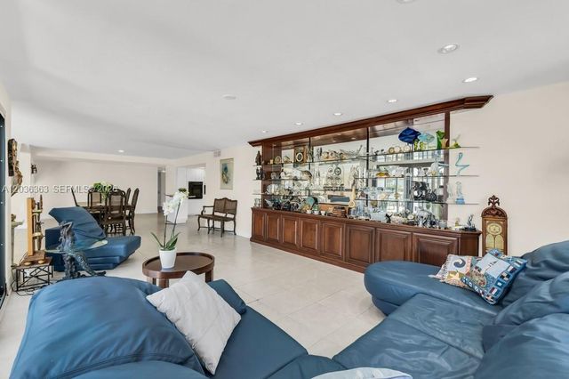 3100 NE 48th St 212, Fort Lauderdale, FL 33308