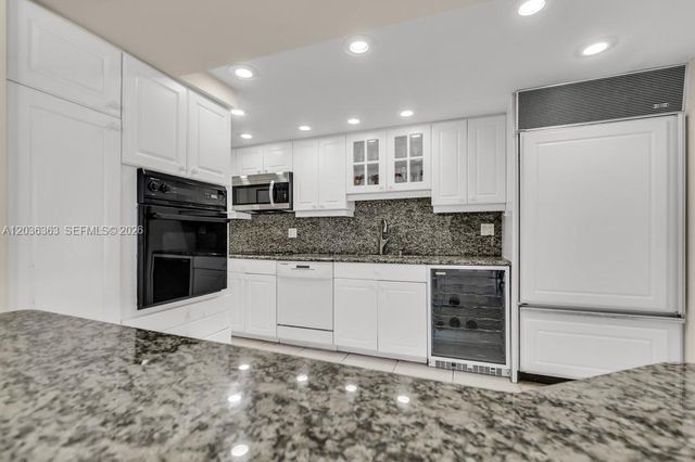 3100 NE 48th St 212, Fort Lauderdale, FL 33308