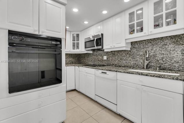 3100 NE 48th St 212, Fort Lauderdale, FL 33308