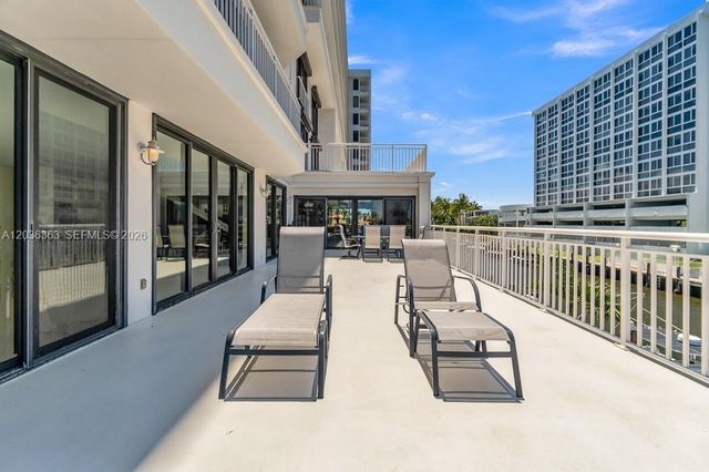3100 NE 48th St 212, Fort Lauderdale, FL 33308