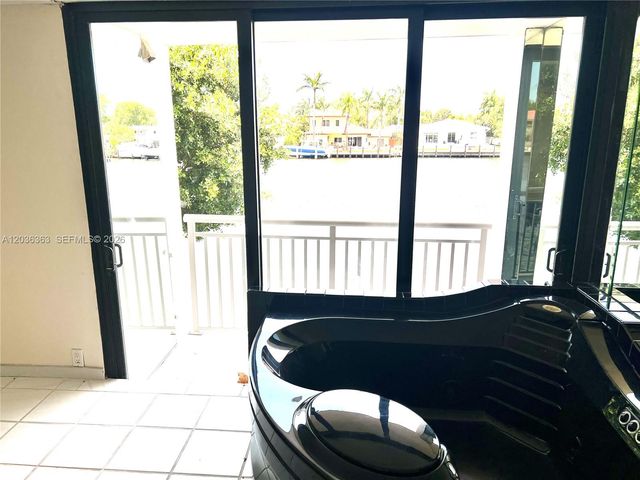3100 NE 48th St 212, Fort Lauderdale, FL 33308