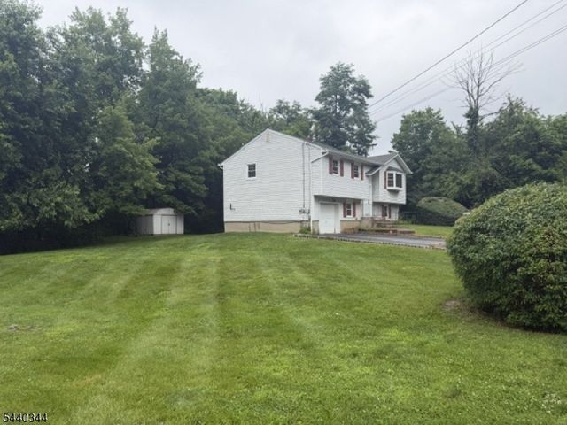 4 Beardslee Hill Dr, Franklin Boro, NJ 07416