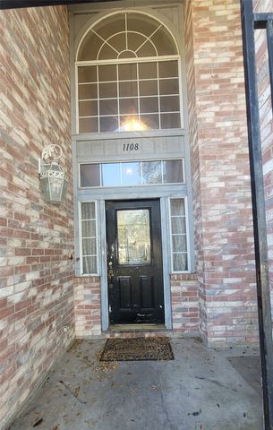 1108 Kensington Drive, Desoto, TX 75115