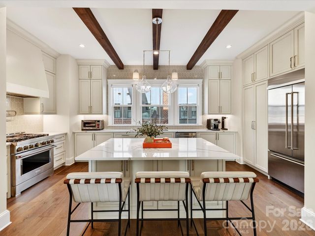 3074 Selwyn Avenue, Charlotte, NC 28209