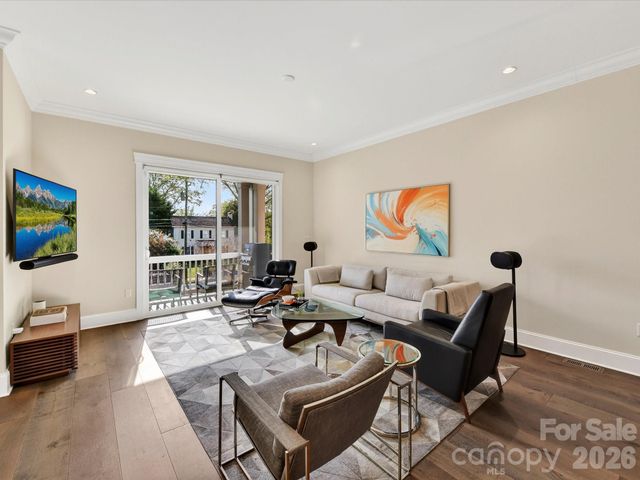 3074 Selwyn Avenue, Charlotte, NC 28209