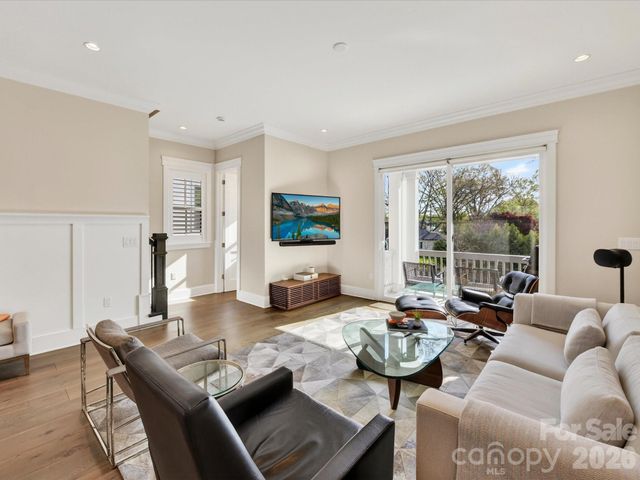 3074 Selwyn Avenue, Charlotte, NC 28209