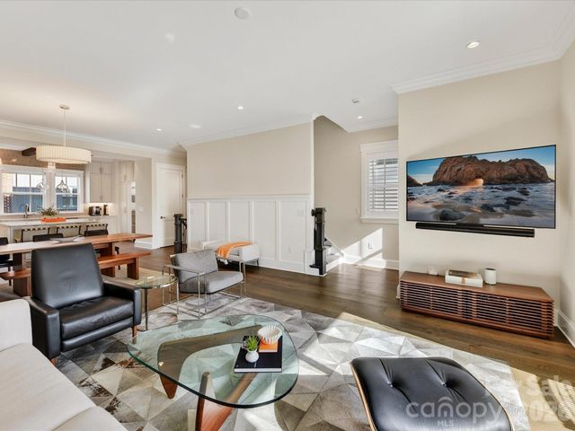 3074 Selwyn Avenue, Charlotte, NC 28209