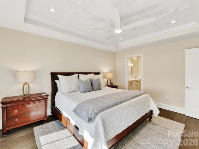 3074 Selwyn Avenue, Charlotte, NC 28209