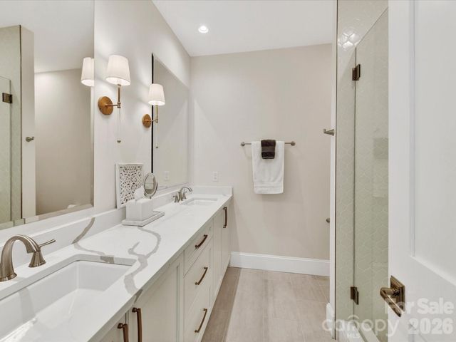 3074 Selwyn Avenue, Charlotte, NC 28209