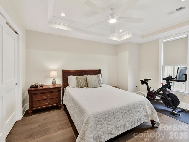 3074 Selwyn Avenue, Charlotte, NC 28209