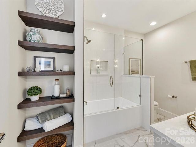 3074 Selwyn Avenue, Charlotte, NC 28209