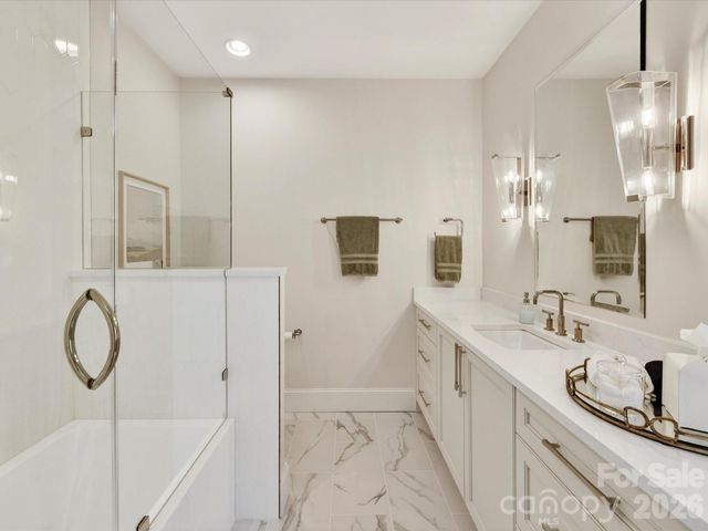 3074 Selwyn Avenue, Charlotte, NC 28209