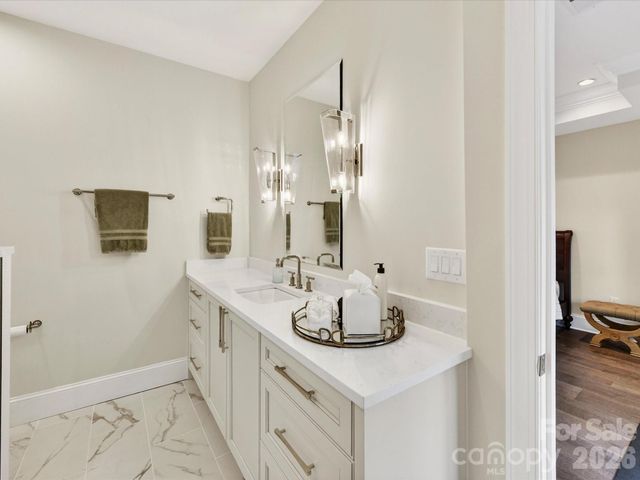 3074 Selwyn Avenue, Charlotte, NC 28209