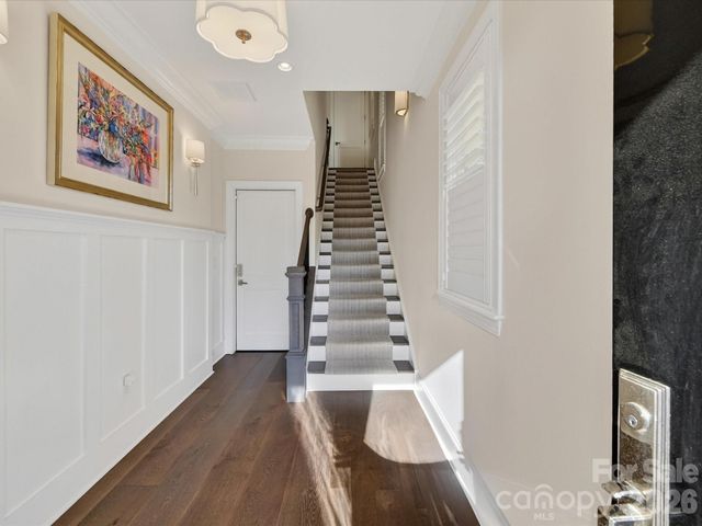 3074 Selwyn Avenue, Charlotte, NC 28209