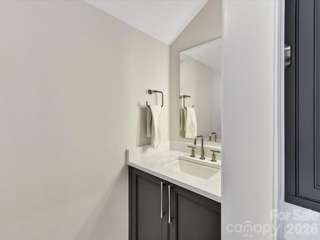 3074 Selwyn Avenue, Charlotte, NC 28209