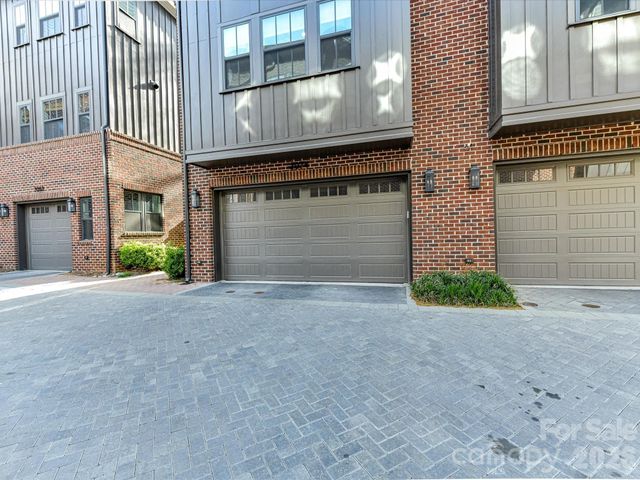 3074 Selwyn Avenue, Charlotte, NC 28209