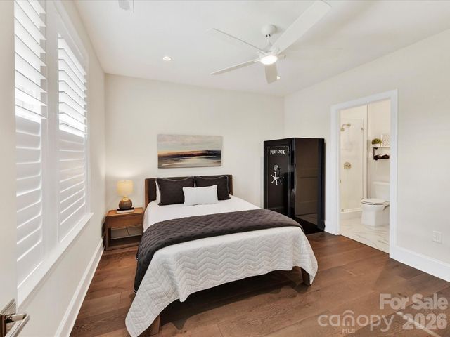 3074 Selwyn Avenue, Charlotte, NC 28209