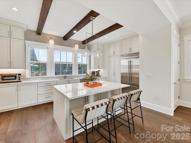 3074 Selwyn Avenue, Charlotte, NC 28209