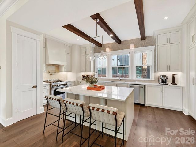 3074 Selwyn Avenue, Charlotte, NC 28209