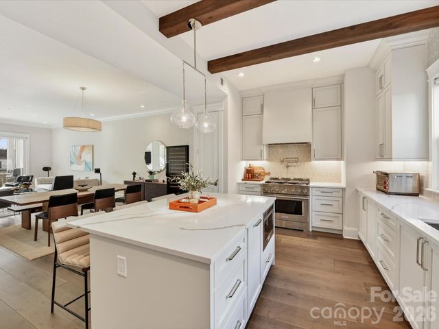 3074 Selwyn Avenue, Charlotte, NC 28209