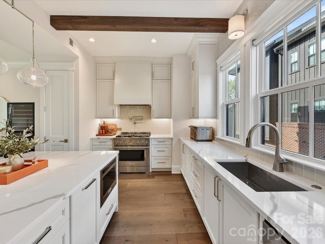 3074 Selwyn Avenue, Charlotte, NC 28209