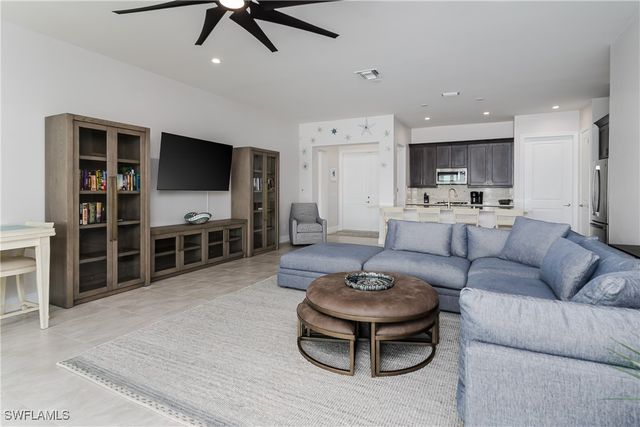 121 Newport DR, Naples, FL 34114