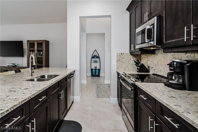 121 Newport DR, Naples, FL 34114