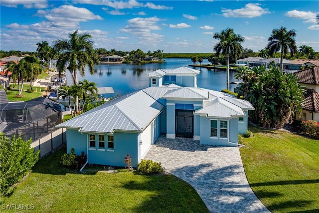 121 Newport DR, Naples, FL 34114