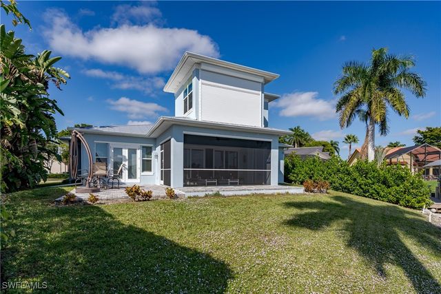 121 Newport DR, Naples, FL 34114