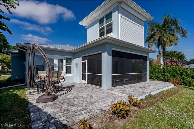 121 Newport DR, Naples, FL 34114