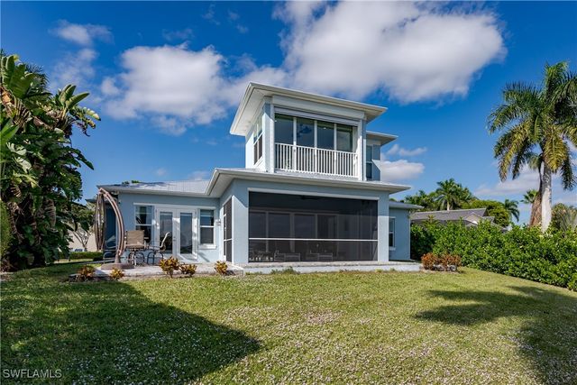 121 Newport DR, Naples, FL 34114