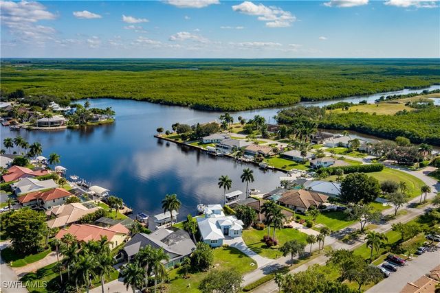 121 Newport DR, Naples, FL 34114