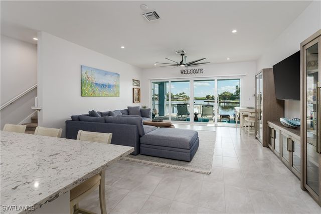 121 Newport DR, Naples, FL 34114