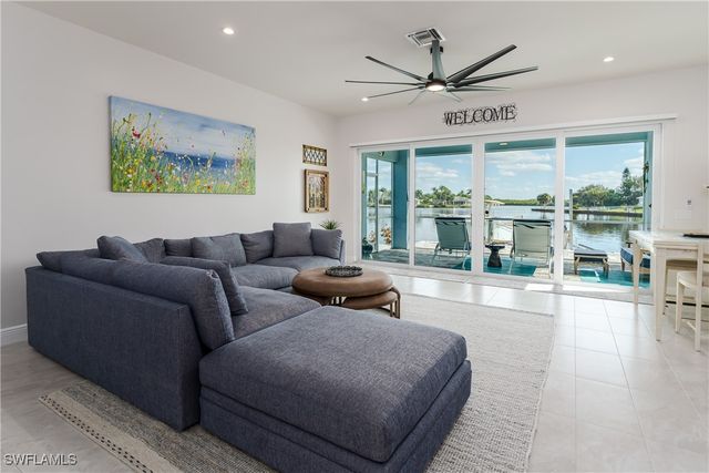 121 Newport DR, Naples, FL 34114