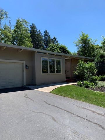 743 Dundee Avenue, Barrington, IL 60010