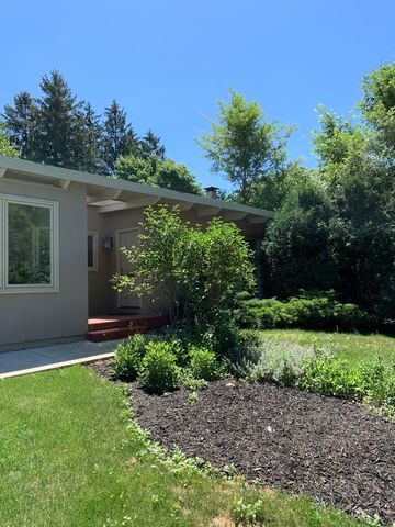 743 Dundee Avenue, Barrington, IL 60010