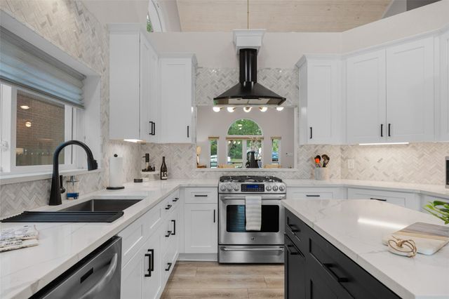 1211 Cardinal LN, Round Rock, TX 78681