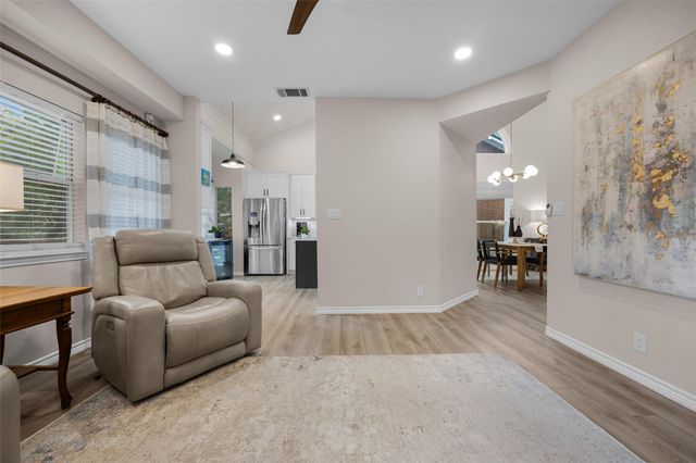 1211 Cardinal LN, Round Rock, TX 78681