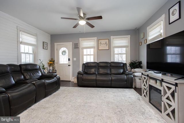 1553 RED BANK AVE, West Deptford, NJ 08086