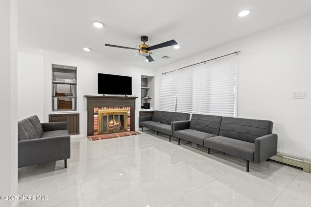 17 Johnston Street, Oakhurst, NJ 07755