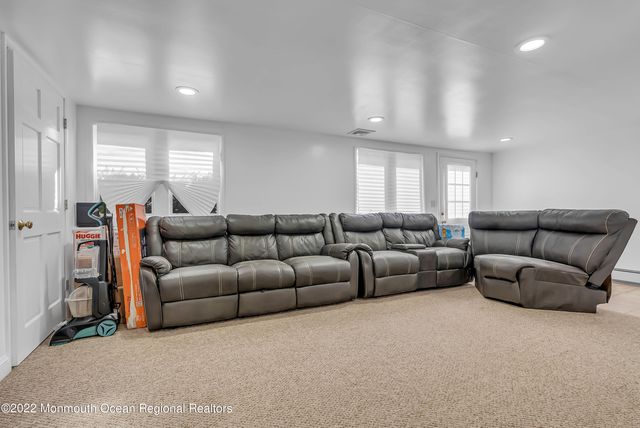 17 Johnston Street, Oakhurst, NJ 07755