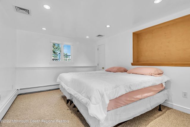 17 Johnston Street, Oakhurst, NJ 07755