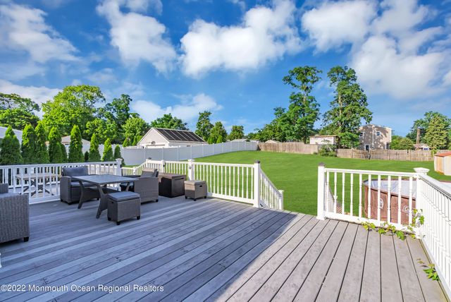 17 Johnston Street, Oakhurst, NJ 07755